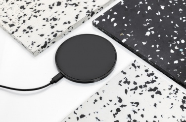 Logotrade Werbegeschenke das Foto: 10W Wireless Charger aus RCS Standard recyceltem Kunststoff